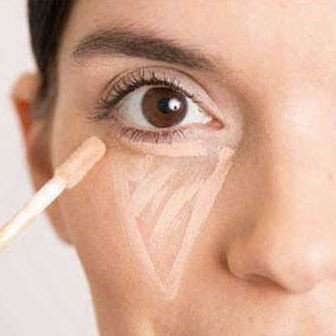Colocación del corrector ojeras e imperfecciones. Diferencias entre Corrector de Ojeras y de Imperfecciones