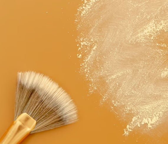 Pincel en abanico par iluminador