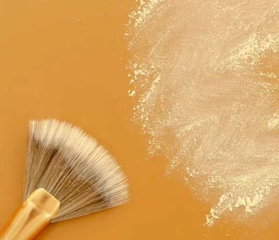 Pincel en abanico par iluminador